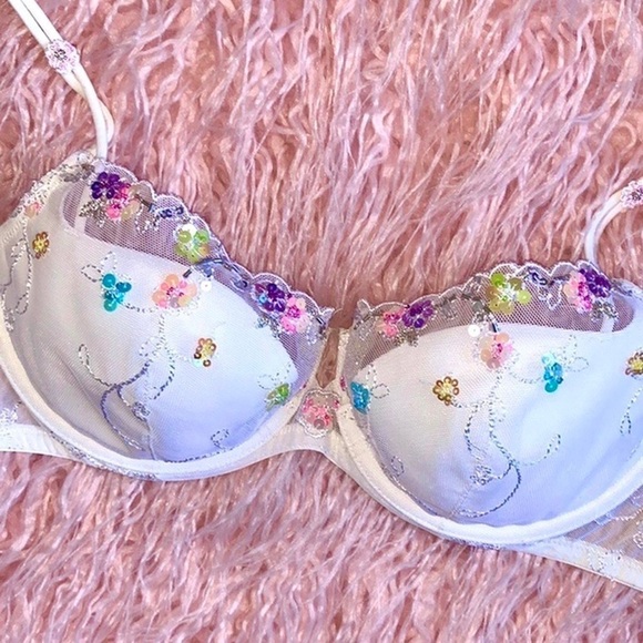 Victoria’s Secret Angels Sequin Embroidered Bra - Picture 3 of 5